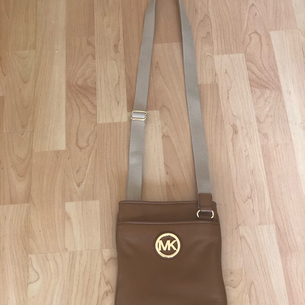 Michael Kors Fulton Tan Leather Crossbody- NWOT - Picture 2 of 7